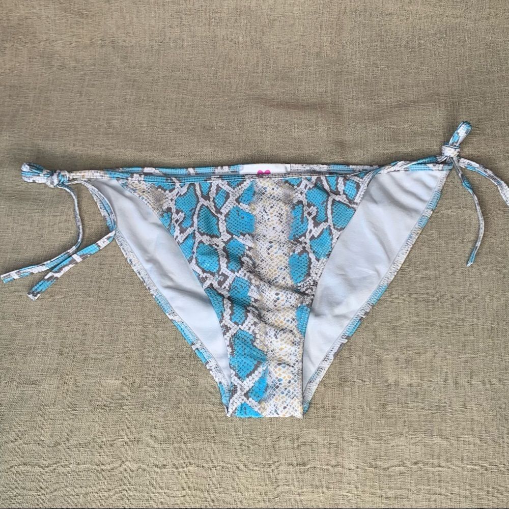 String Bikini Bottom Medium